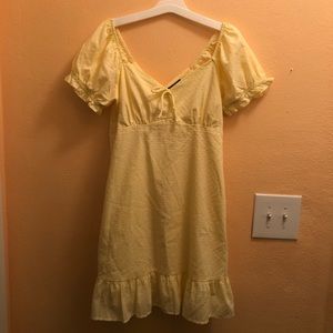 Elegant yellow puff sleeve dress